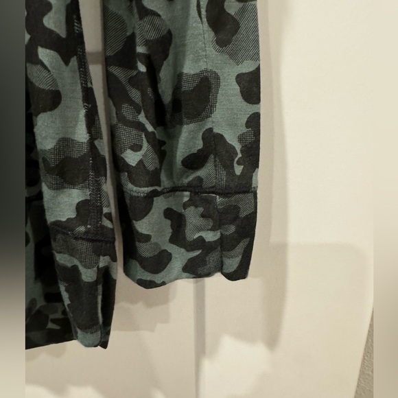 Calvin Klein Performance Camo Long-sleeve Top - Picture 5 of 10